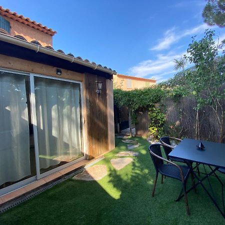 Agréable studio proche StTropez Piscine et Tennis Gassin Esterno foto