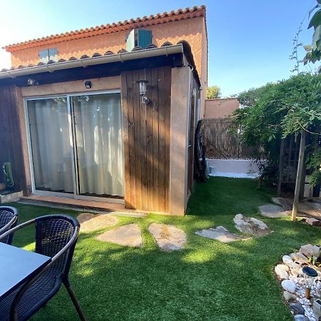 Agréable studio proche StTropez Piscine et Tennis Gassin Esterno foto
