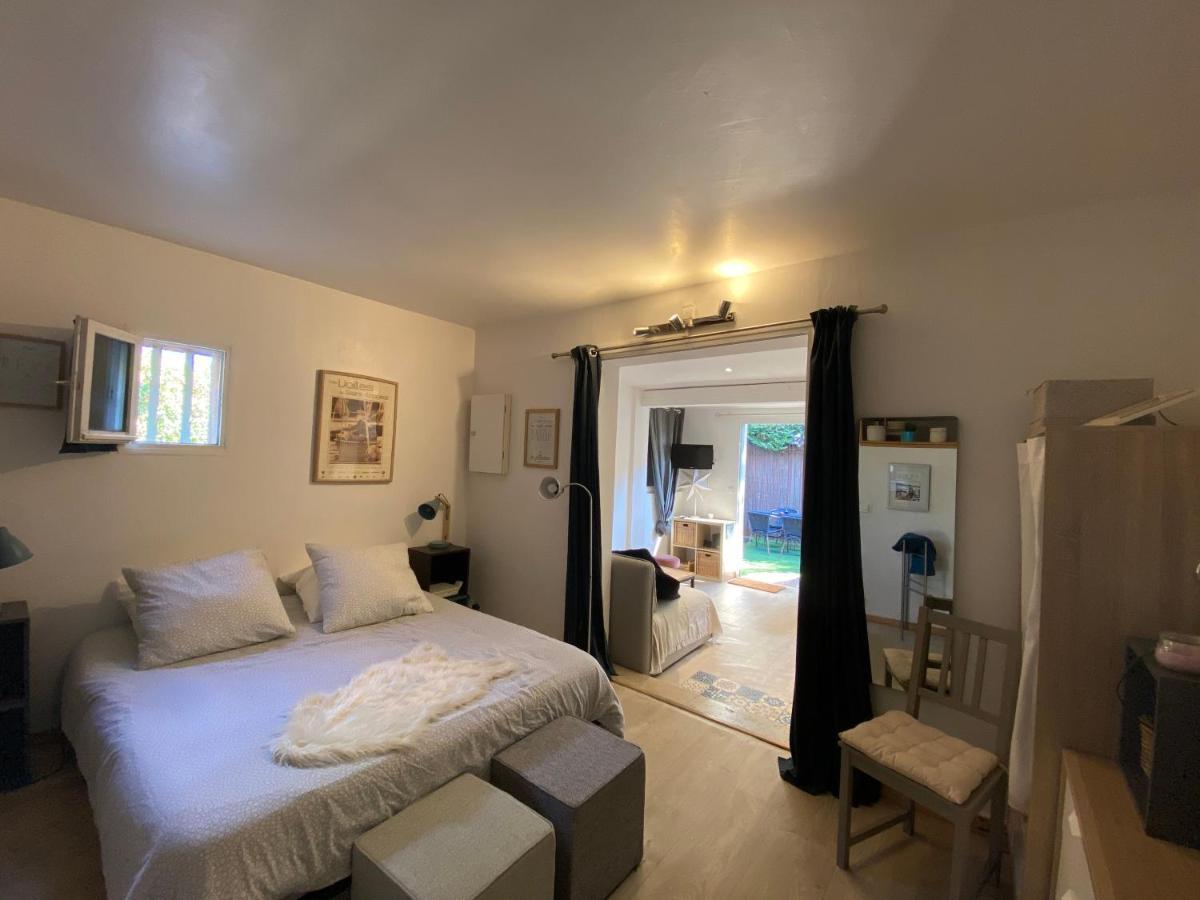 Agréable studio proche StTropez Piscine et Tennis Gassin Esterno foto