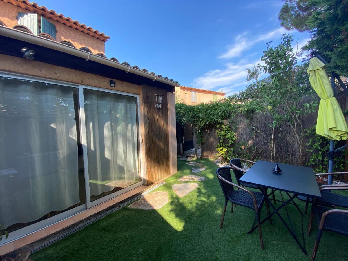 Agréable studio proche StTropez Piscine et Tennis Gassin Esterno foto