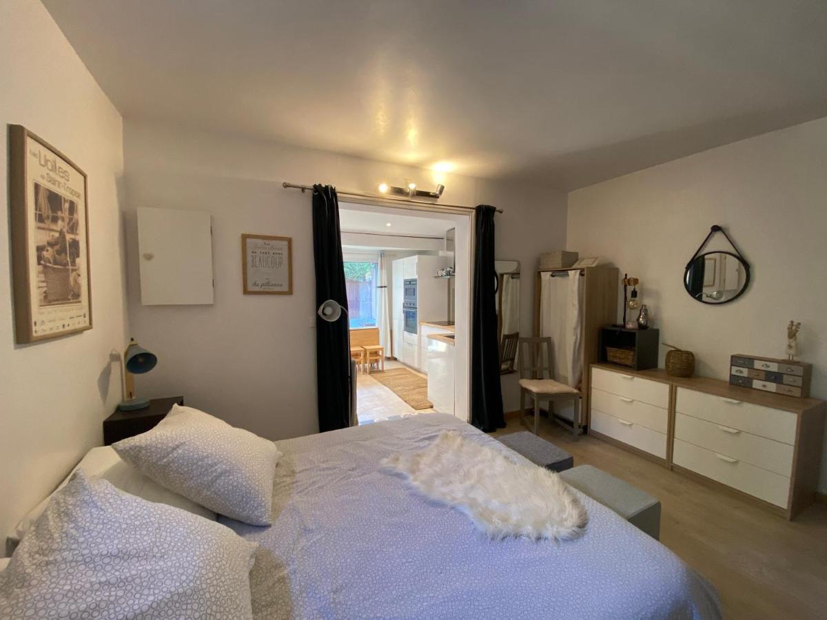 Agréable studio proche StTropez Piscine et Tennis Gassin Esterno foto