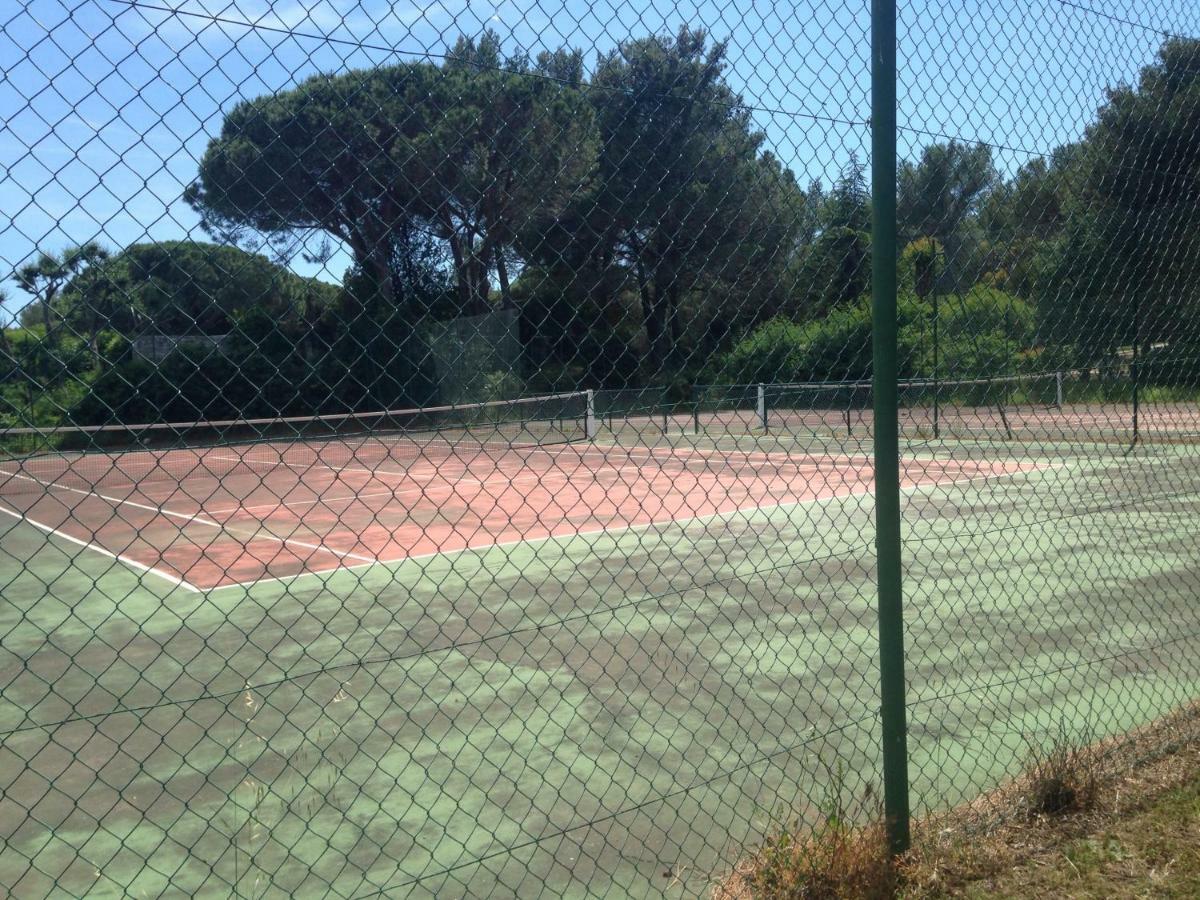 Agréable studio proche StTropez Piscine et Tennis Gassin Esterno foto